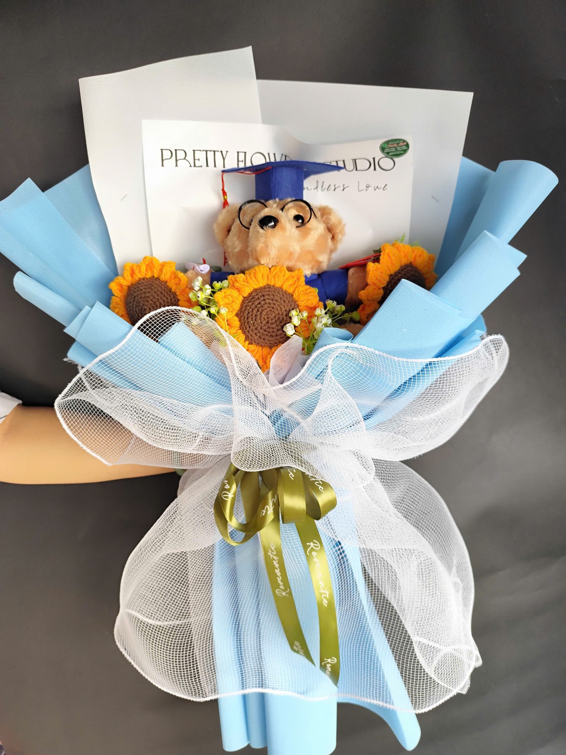 Hoa len tốt nghiệp